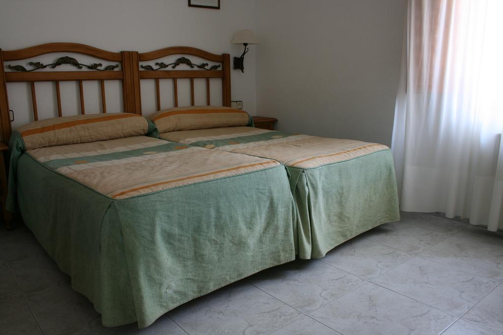 Hostal Visontium Вінуеса Екстер'єр фото